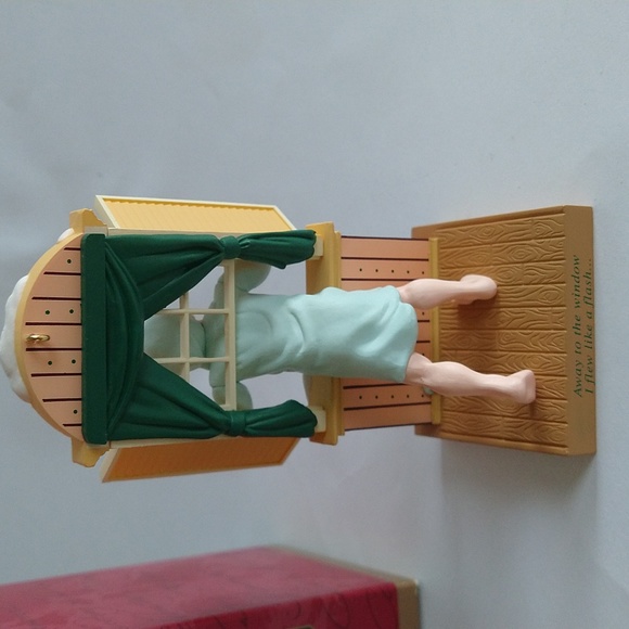 Hallmark Keepsake Ornament - Away to the Window 1997 Keepsake Collectors Club - Picture 3 of 4